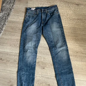 Levis 502 jeans - Blåa levis jeans, modellen är 502. Storlek: 29/32