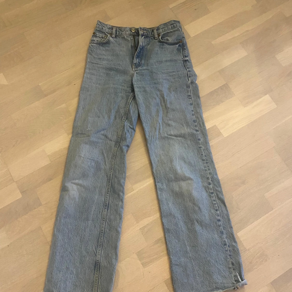 Blåa vida jeans från Zara