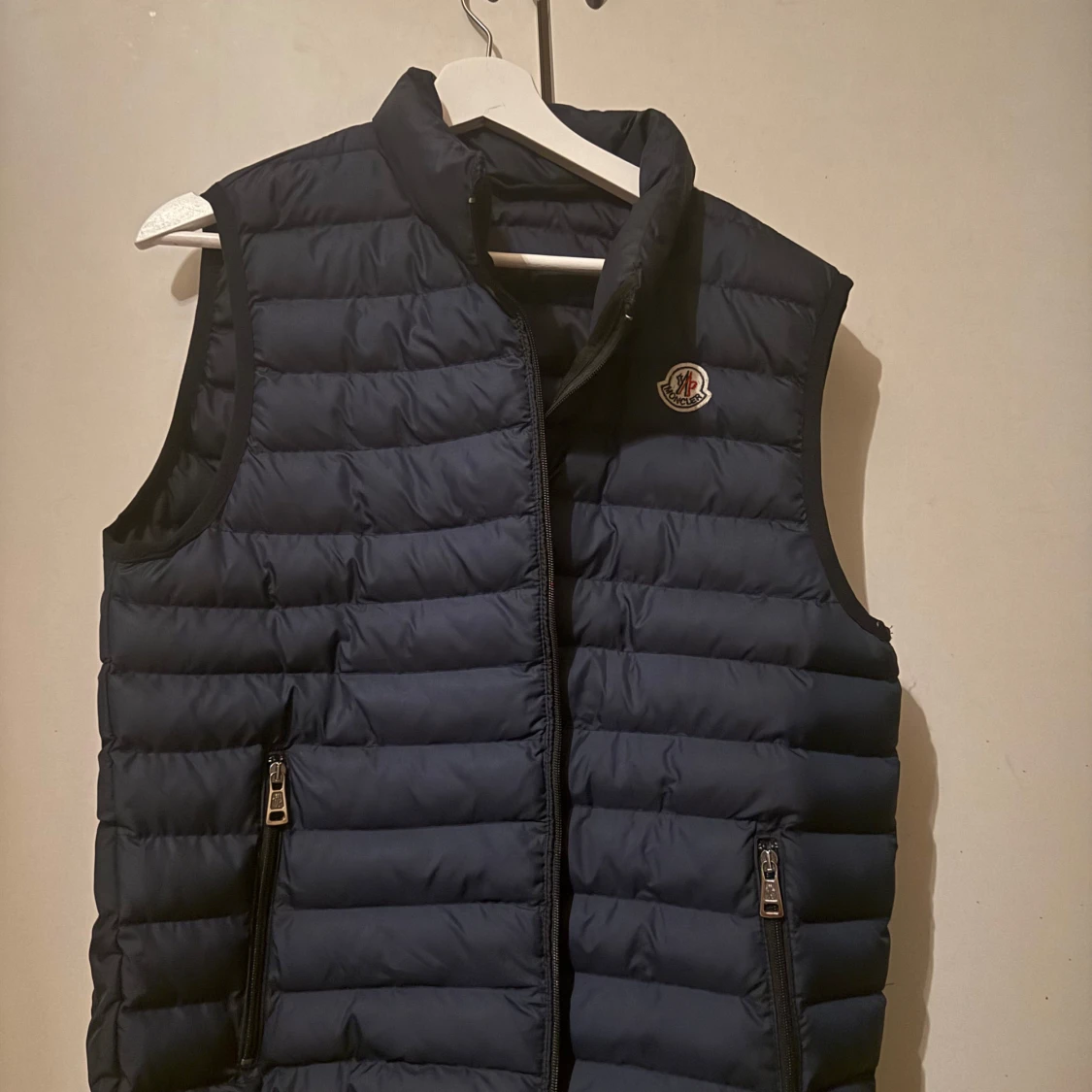 Mörkblå dunväst från Moncler - 4