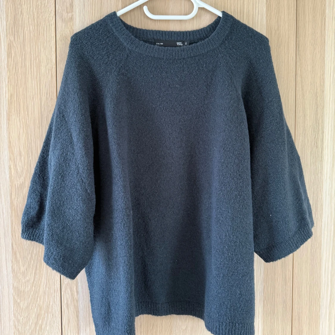 Mörkblå stickad tröja 