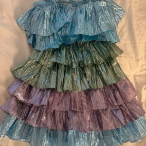 Collective the label asos klänning  - INTRESSEKOLL på denna klänningen från asos! Säljer för att jag aldrig använt den ännu men tycker den är så himla fin! Kommer bara sälja för ett bra bud/prisförslag! 