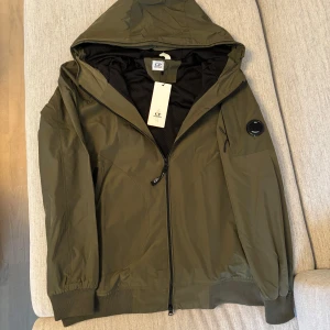 Cp Jacka - Helt ny cp jacka med tags och oanvänd