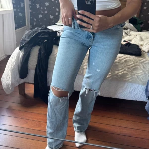Zara jeans - Säljer dessa midwaist jeans från zara! Nästintill oanvända.