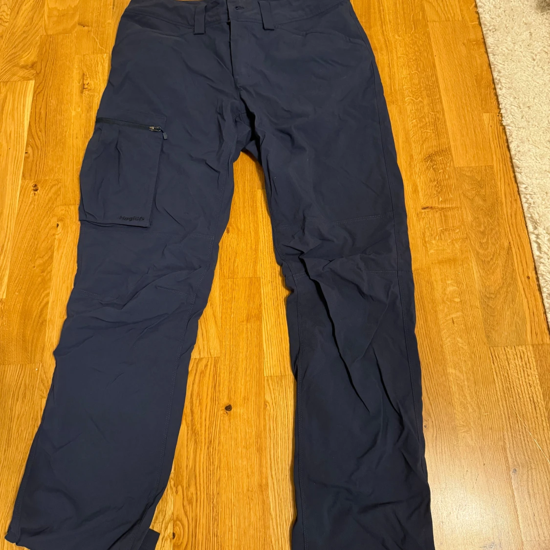 Mörkblå cargopants från Haglöfs