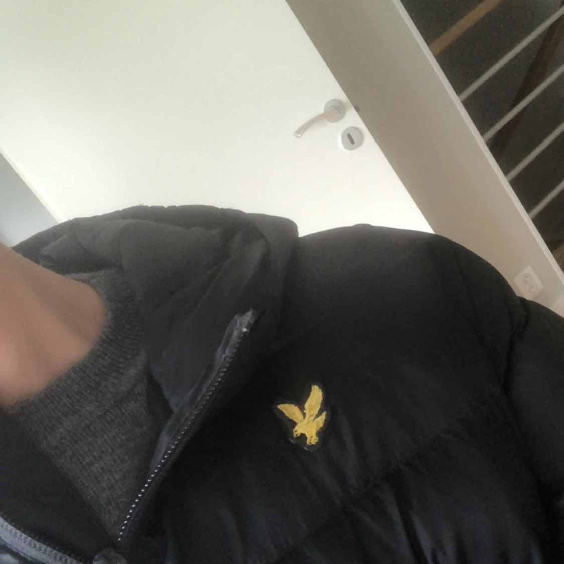 Svart pufferjacka från Lyle & Scott - 3