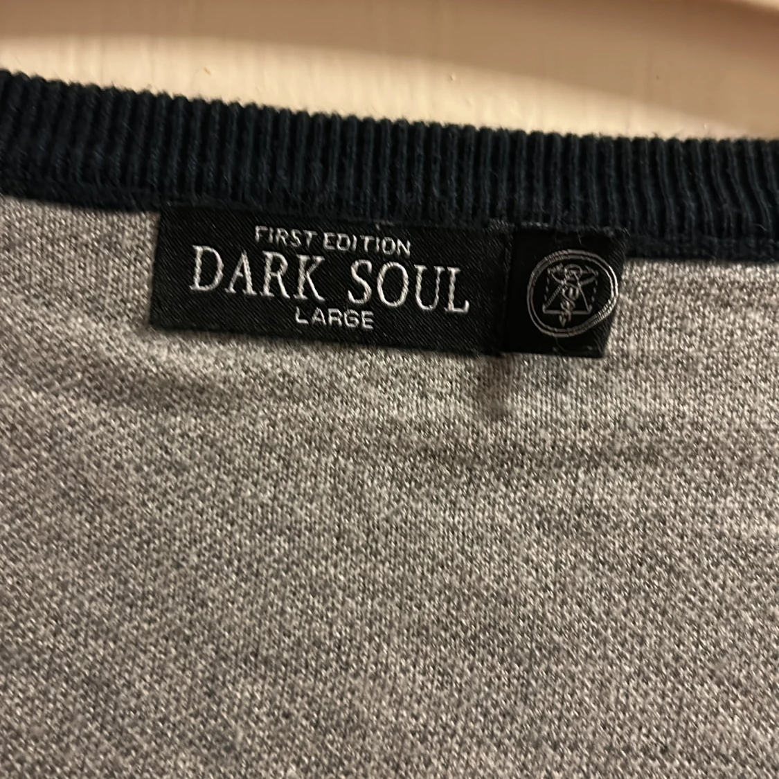 Mörkblå kofta med mönster från Dark Soul - 2