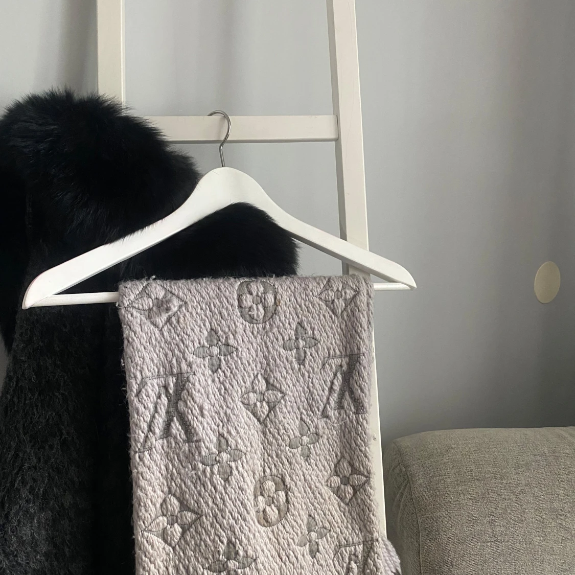 Grå Louis Vuitton halsduk i ull och silke