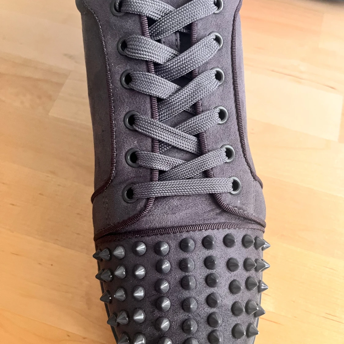 Christian Louboutin sneakers med nitar - 2