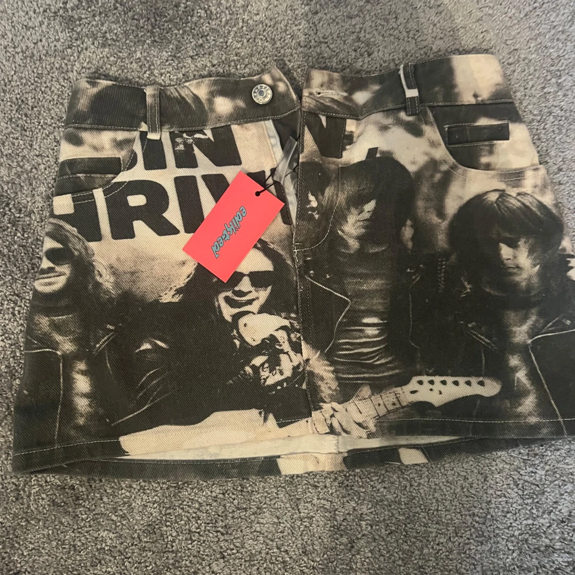 Svart och beige jeanskjol från Edikted