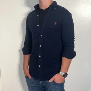 Ralph Lauren skjorta - Ralph Lauren | Mycket bra skick | Size - S | Nypris 1600 mitt pris 499 | Hör av dig vid minsta fråga eller fundering📩