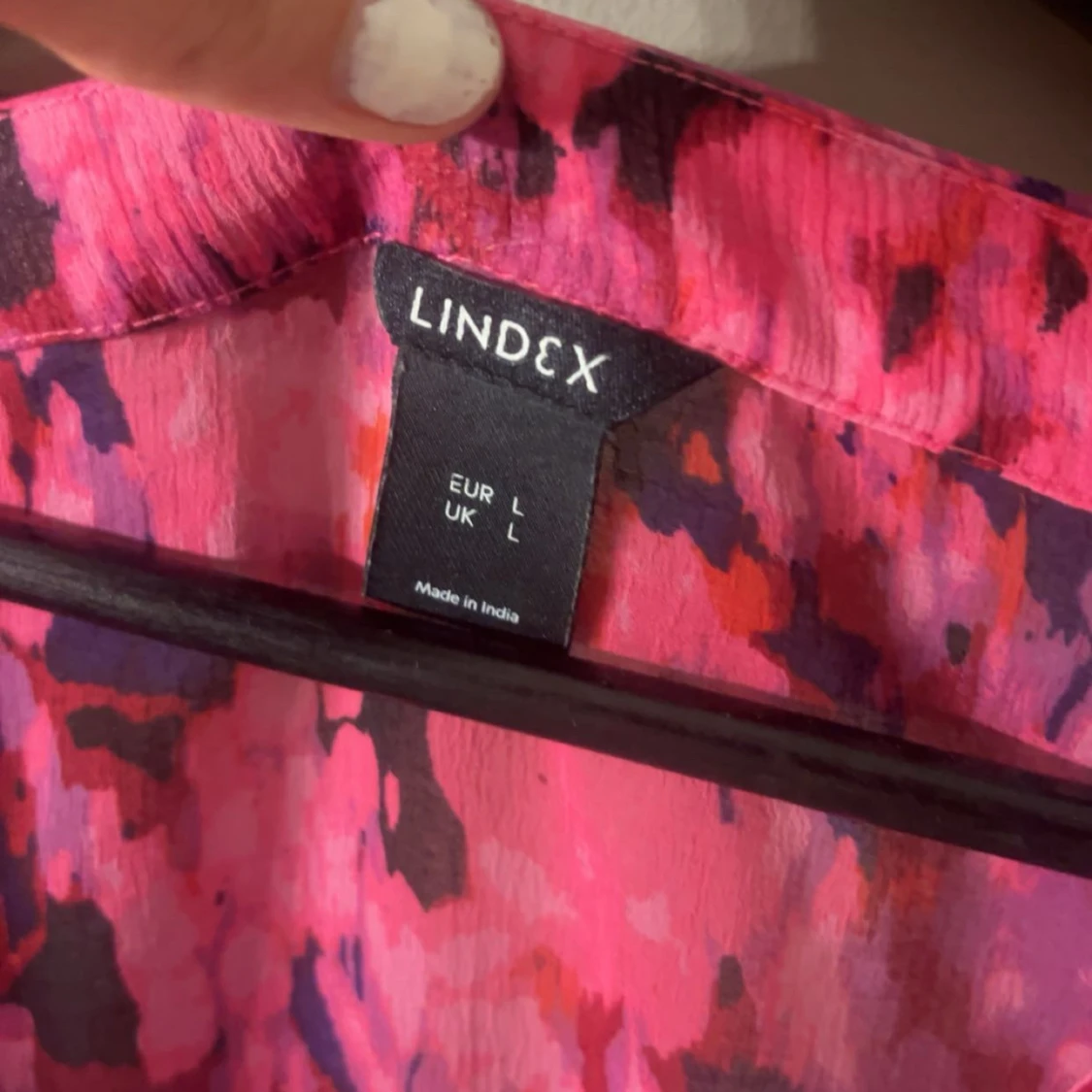 Blommig rosa blus från Lindex - 1