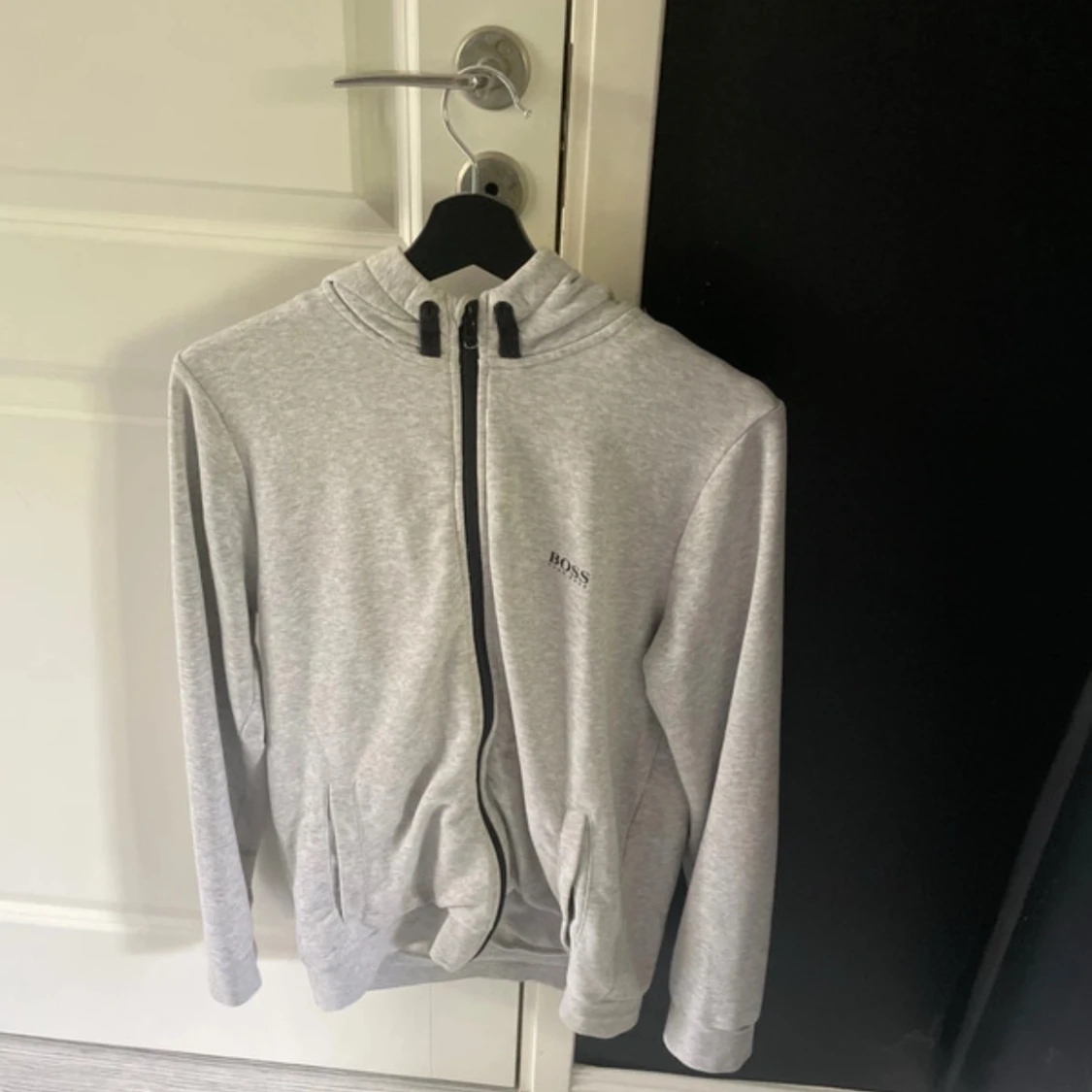 Grå hoodie från Hugo Boss - 2