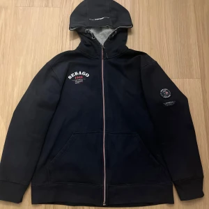 Sebago zip hoodie - Sebago Zip hoodie i storlek L men passar S då den är liten i storleken