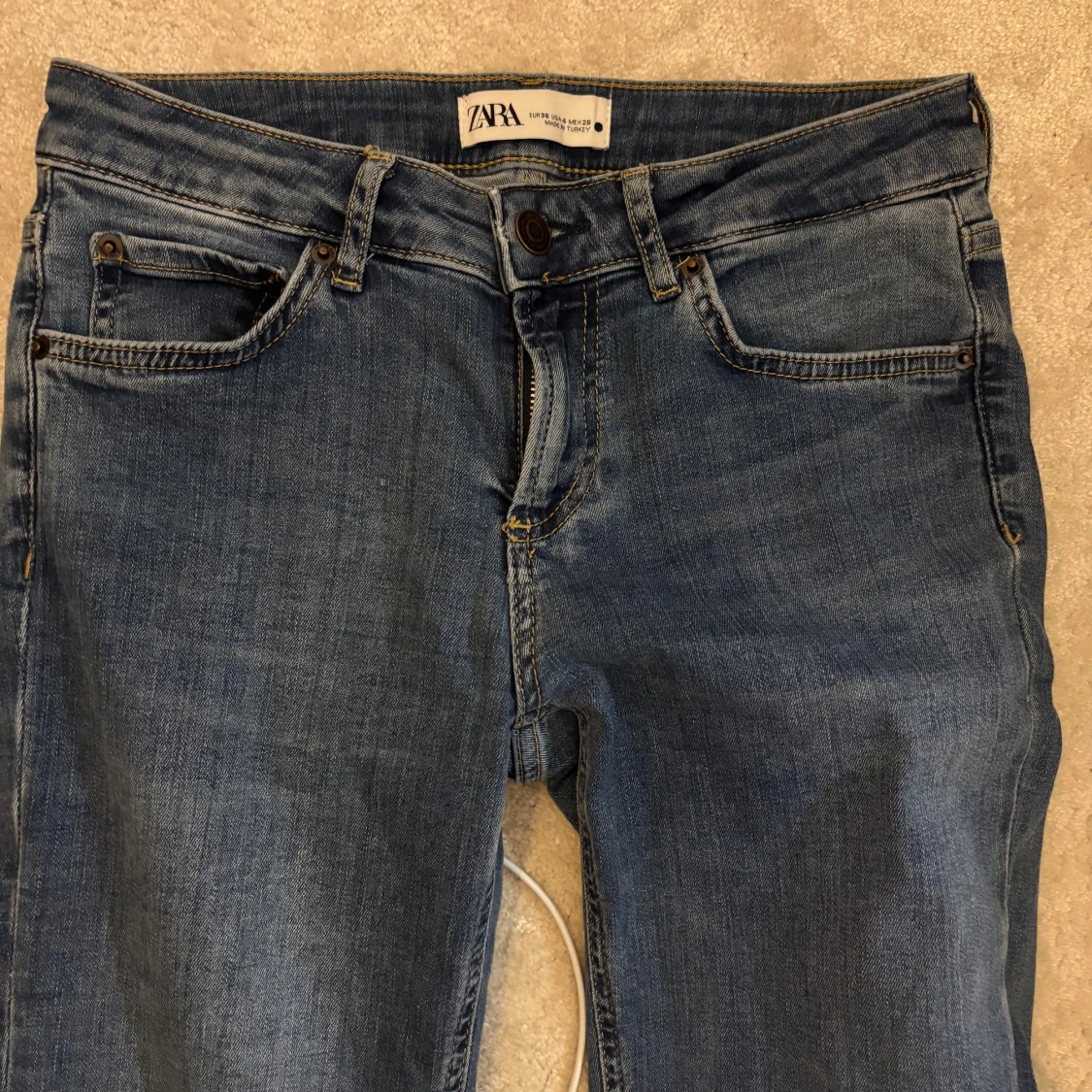 Blå bootcut jeans från Zara - 1