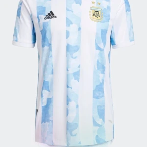 Argentina fotbollströja  - Säljer en eftertraktad officiell Argentina landslagströja från Adidas med Messi och nummer 10 på ryggen. Tröjan är helt ny aldirg använd aldirg testad. 