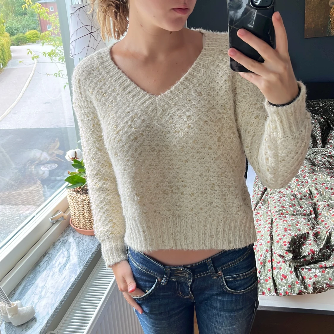 Beige stickad v-ringad tröja Lindex