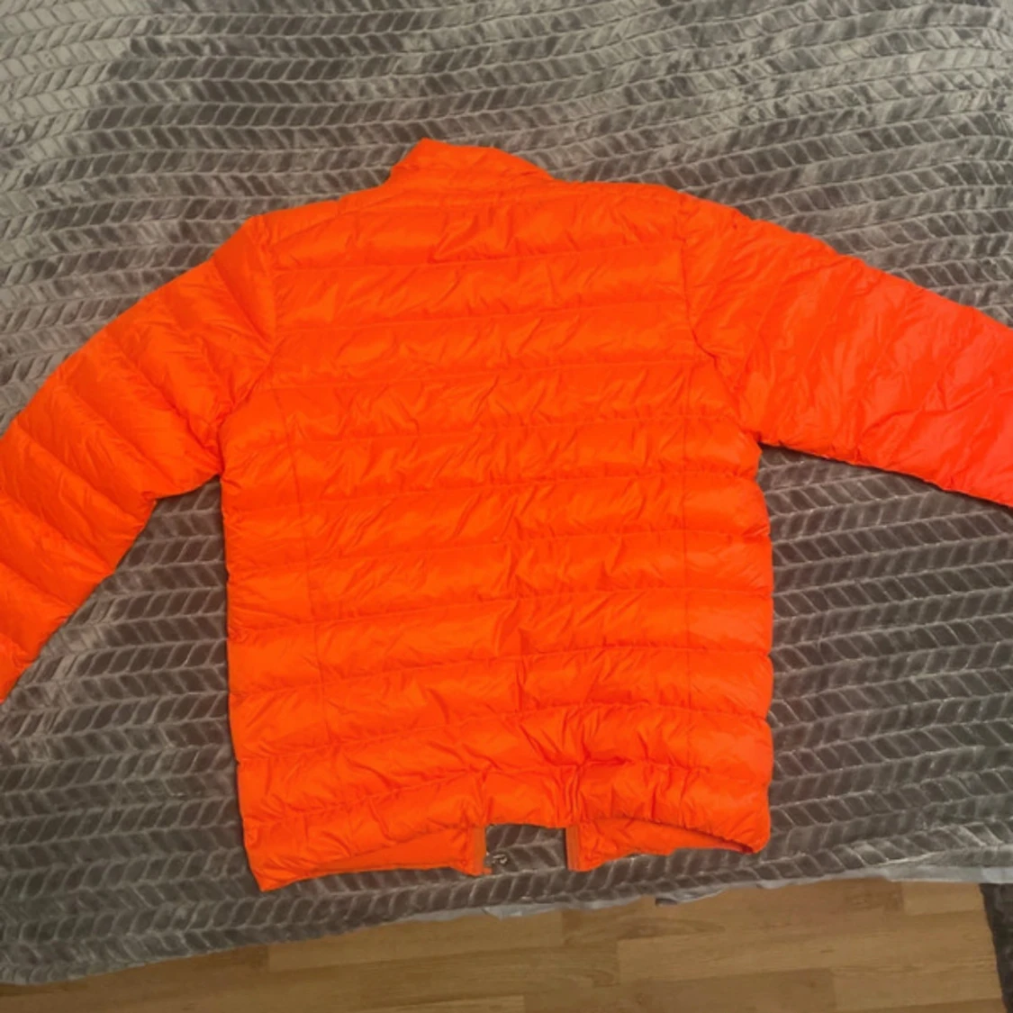 Orange pufferjacka från White Space - 4