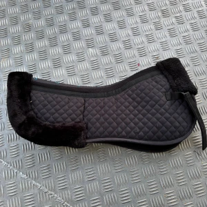 Sadelpadd - Mycket fin Sadelpadd! Knappt använd och har inga skador eller liknande. 