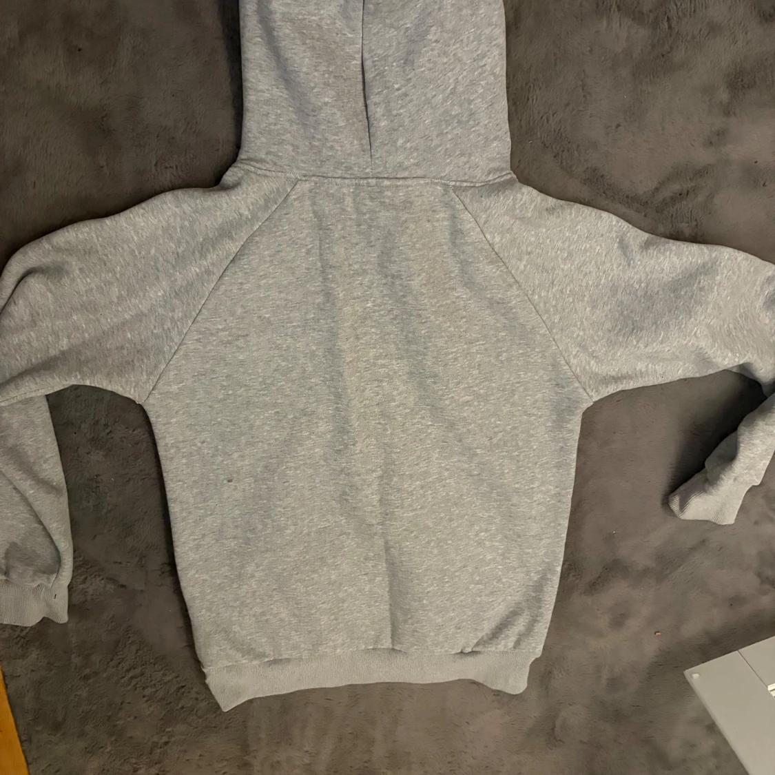 Grå Trapstar hoodie med blå text - 1