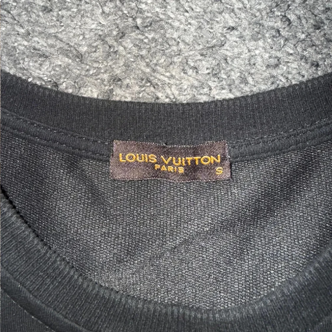 Svart Louis Vuitton tröja med monogram - 1