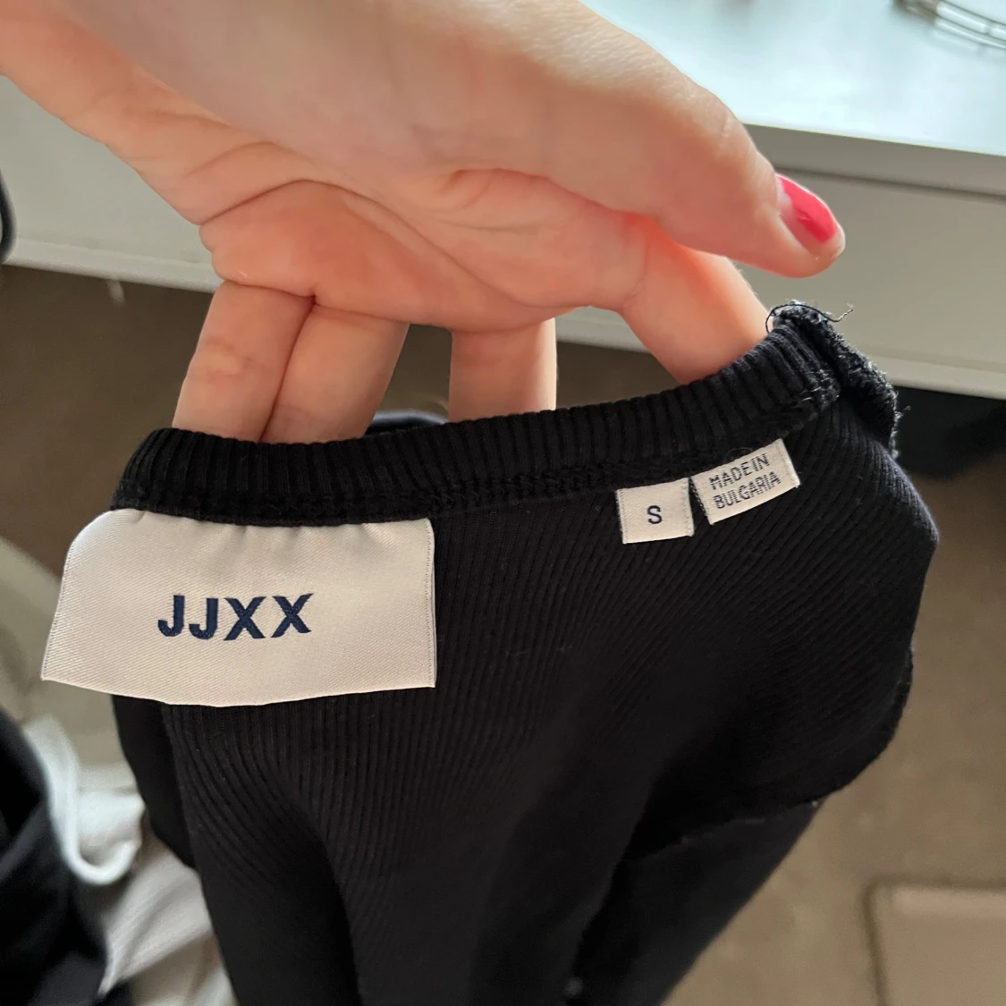 Svart croppad långärmad topp  - 2