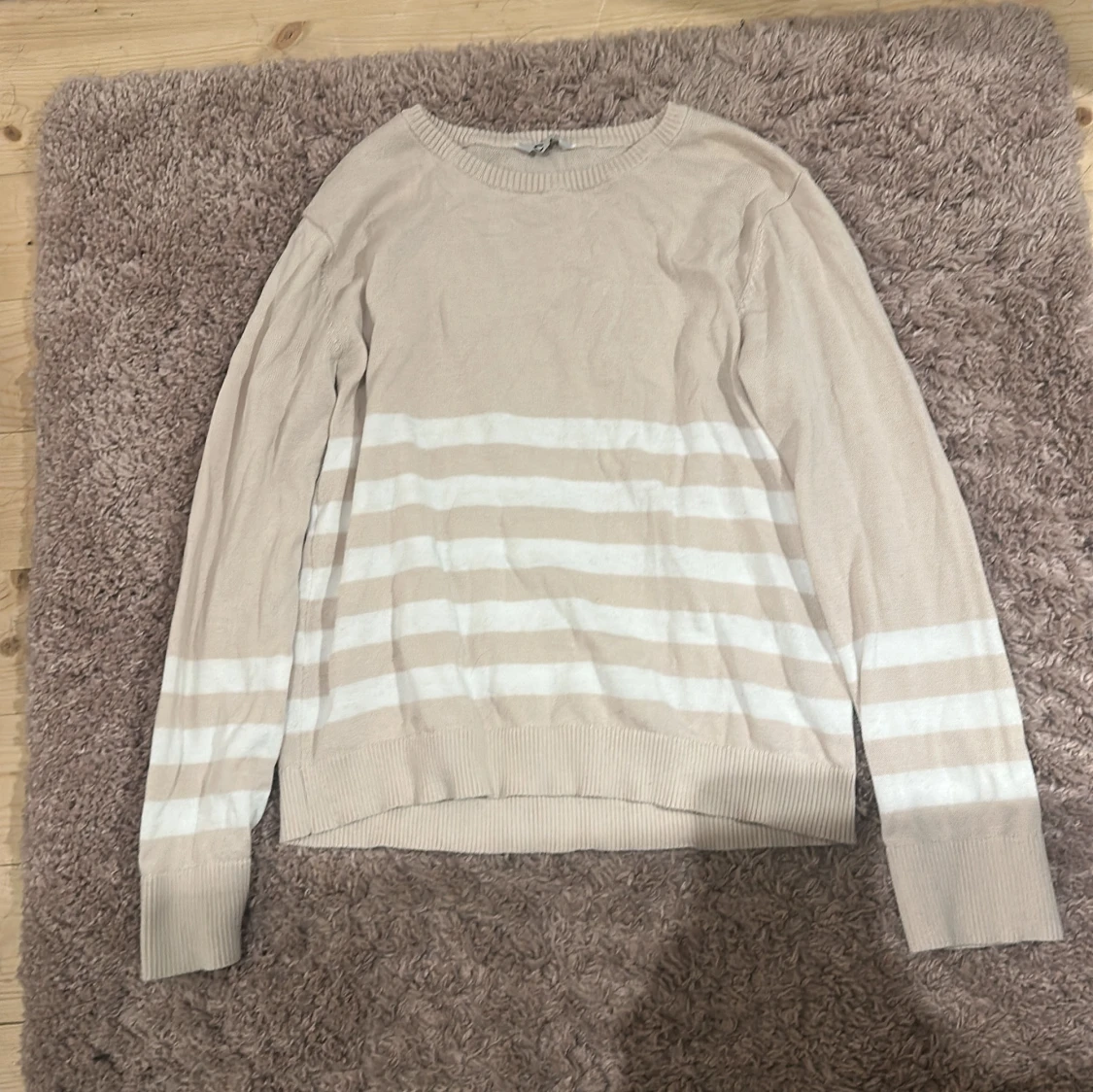 Beige och vit randig tröja från Cubus  - 1