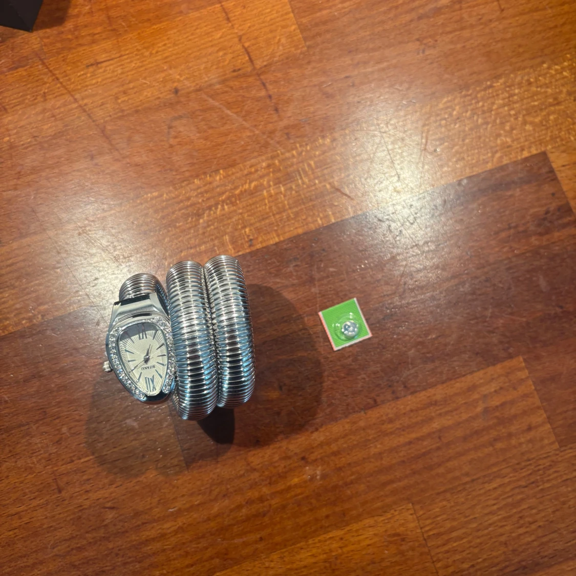 Silverfärgad ormklocka - 2