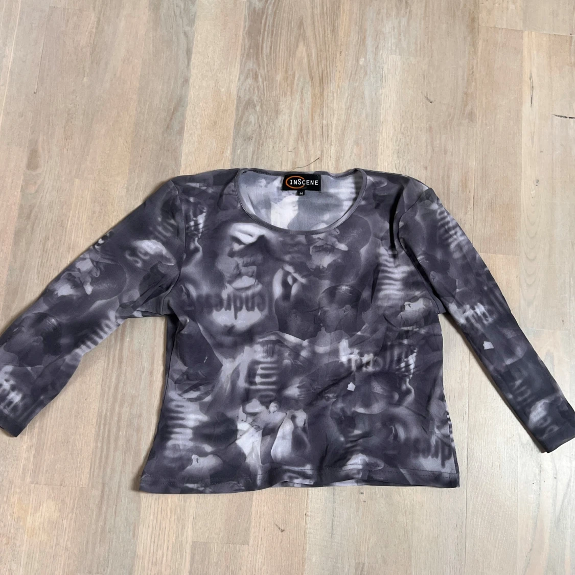 Grå mesh topp med tryck från InScene - 1