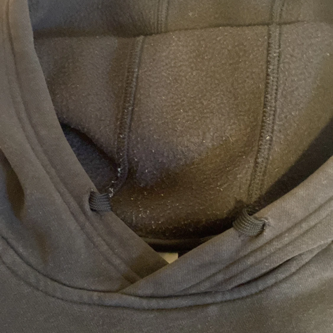 Svart Adidas hoodie med broderad logga - 2