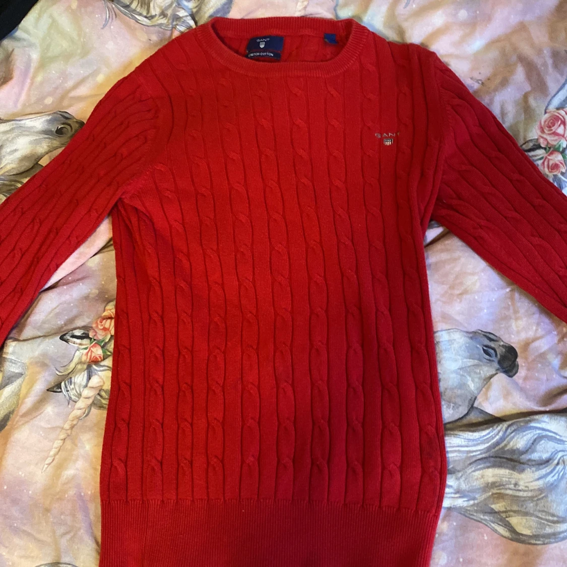 Röd kabelstickad tröja från Gant - 4