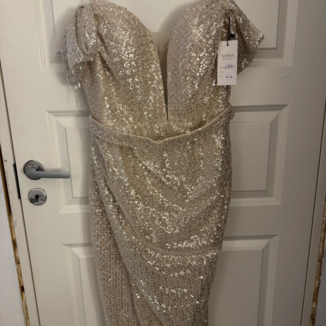 Glittrig långklänning från Sasha - 4