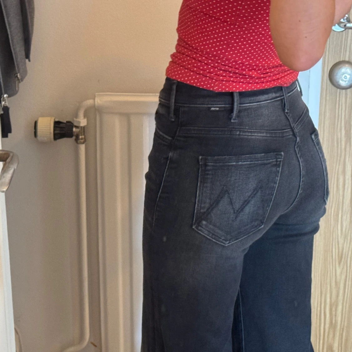Mörkgrå bootcut jeans från Mother - 2