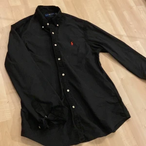 Svart skjorta från Ralph Lauren - Inga defekter alls