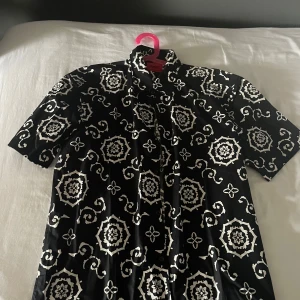 Hugo Boss skjorta - Hugo boss bomulls skjorta som är använd 1-2 gånger. Finns att hämta i Lindome men kan också fraktas!
