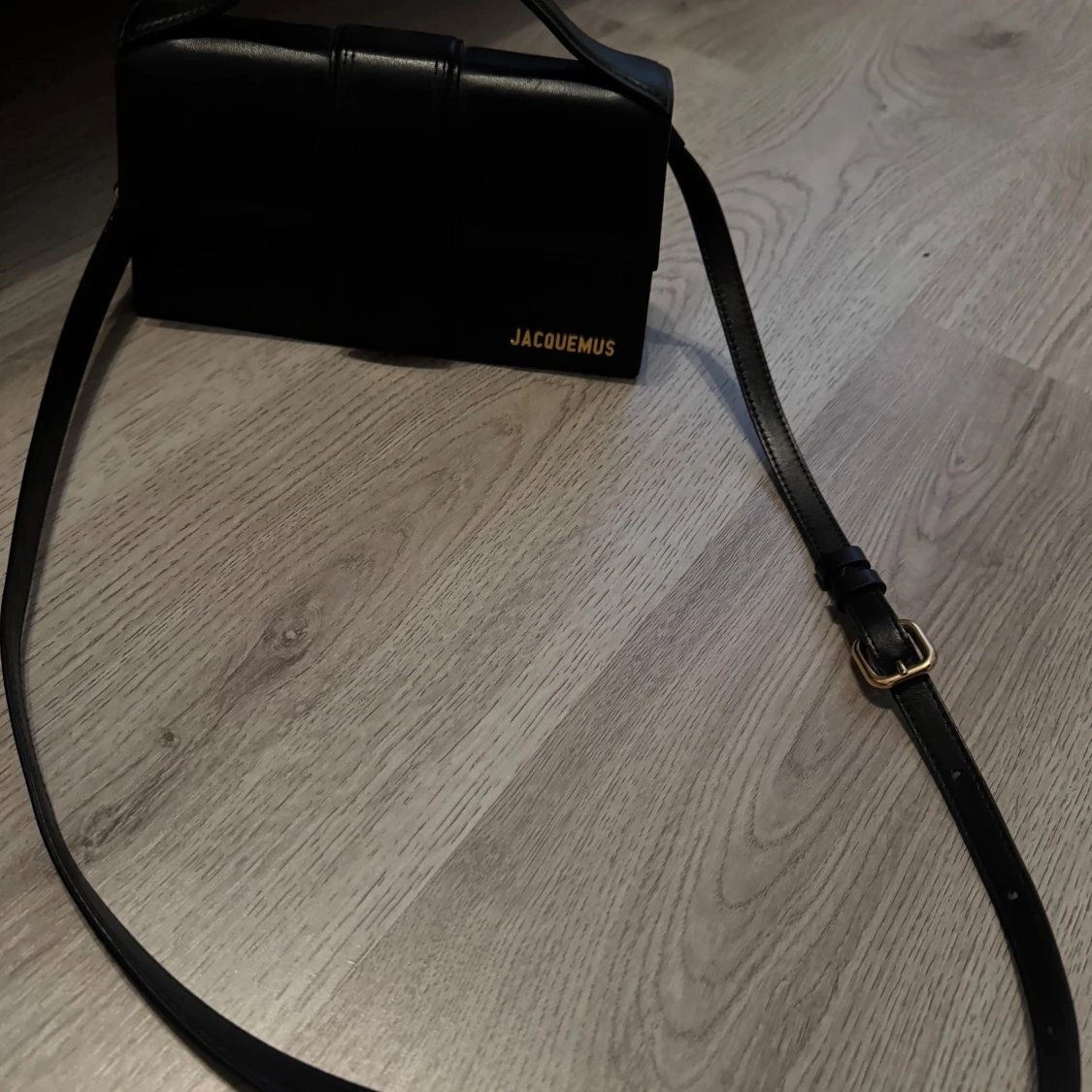 Svart Jacquemus axelväska i skinn stor modell  - 1