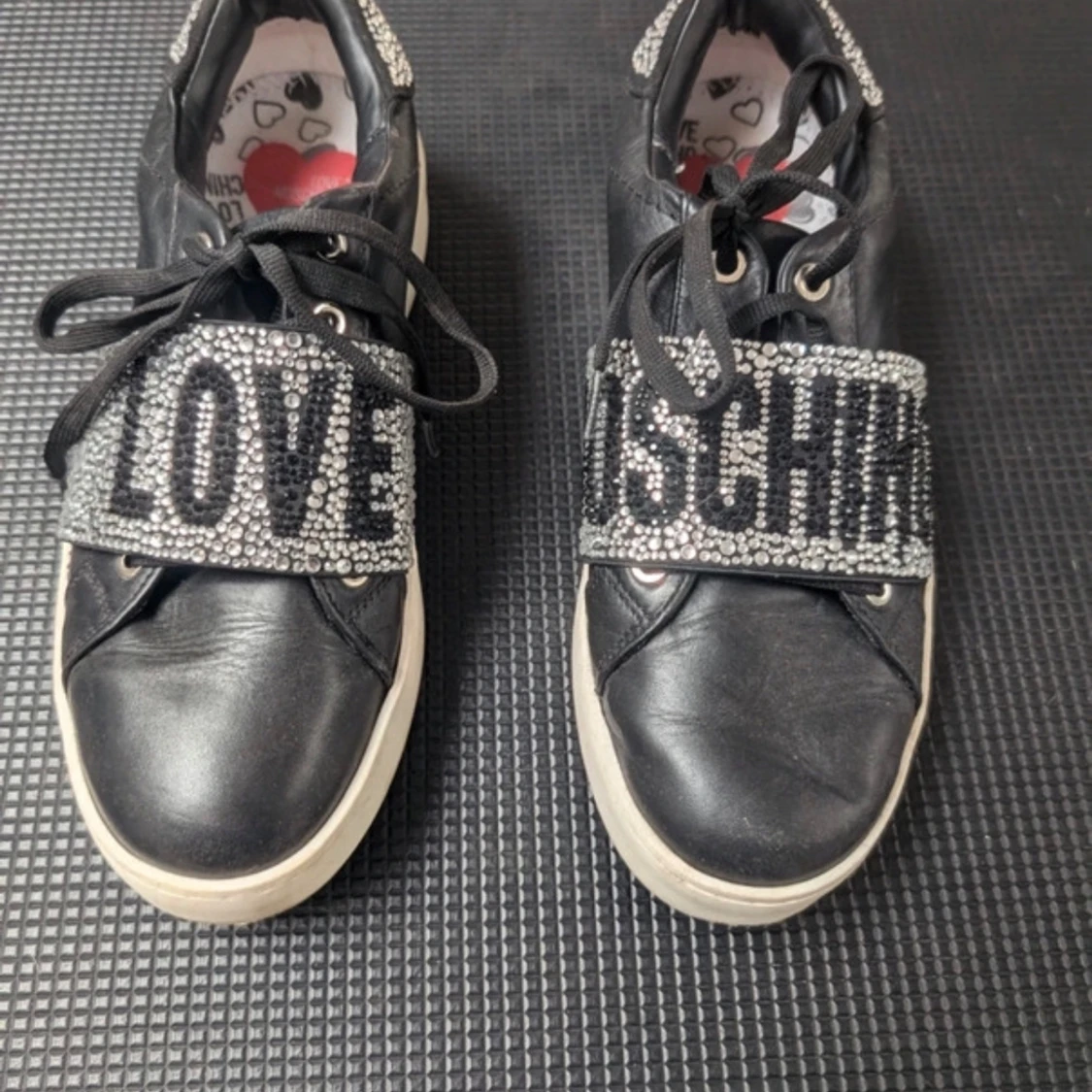 Love Moschino svarta sneakers med strass