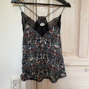 Zadig & Voltiare Topp - Säljer denna topp från Zadig & Voltiare i storlek S🩷