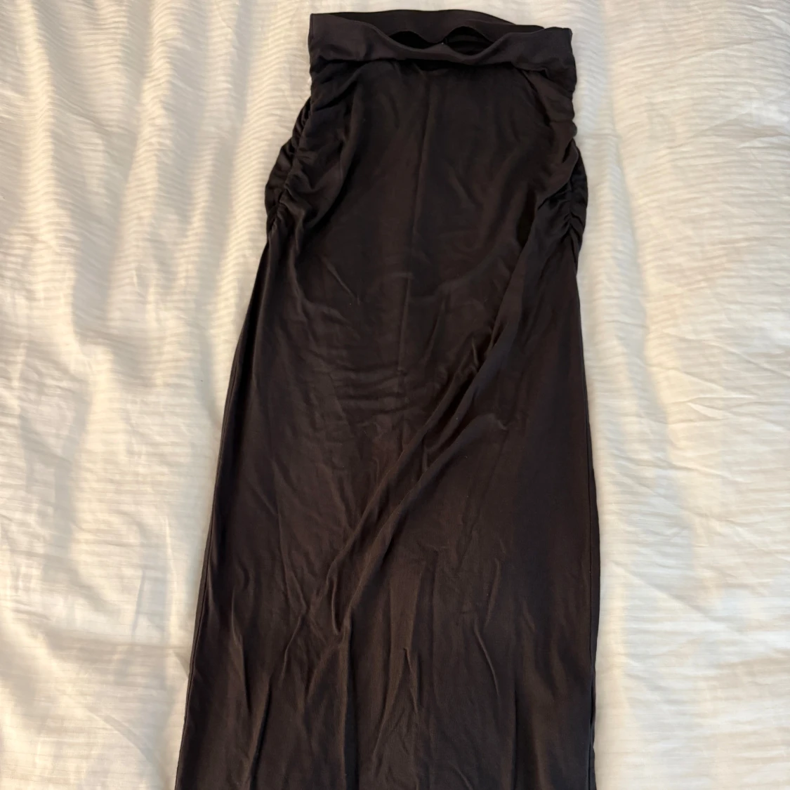 Mörkgrå långkjol från Gina Tricot