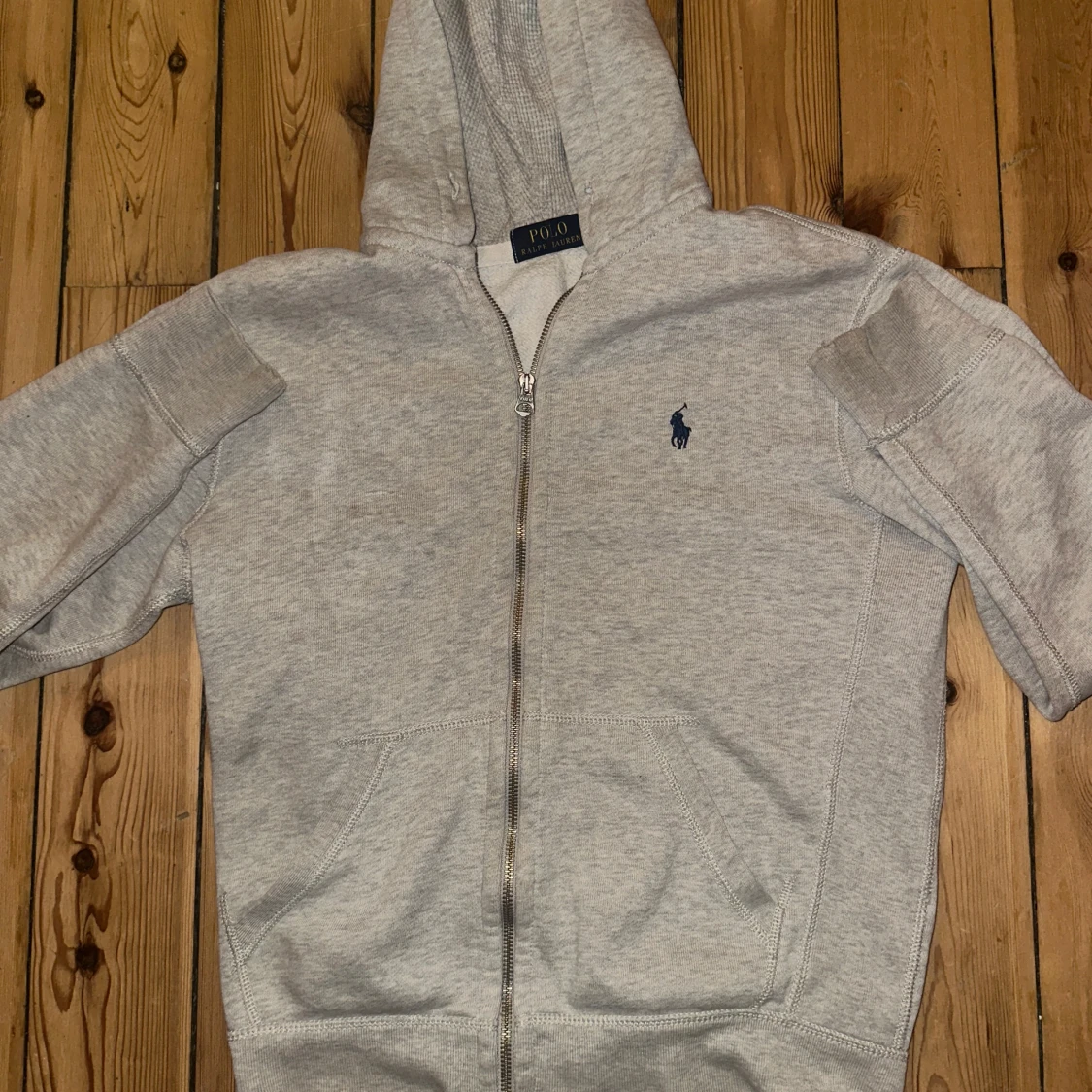 Grå hoodie med dragkedja från Polo Ralph Lauren