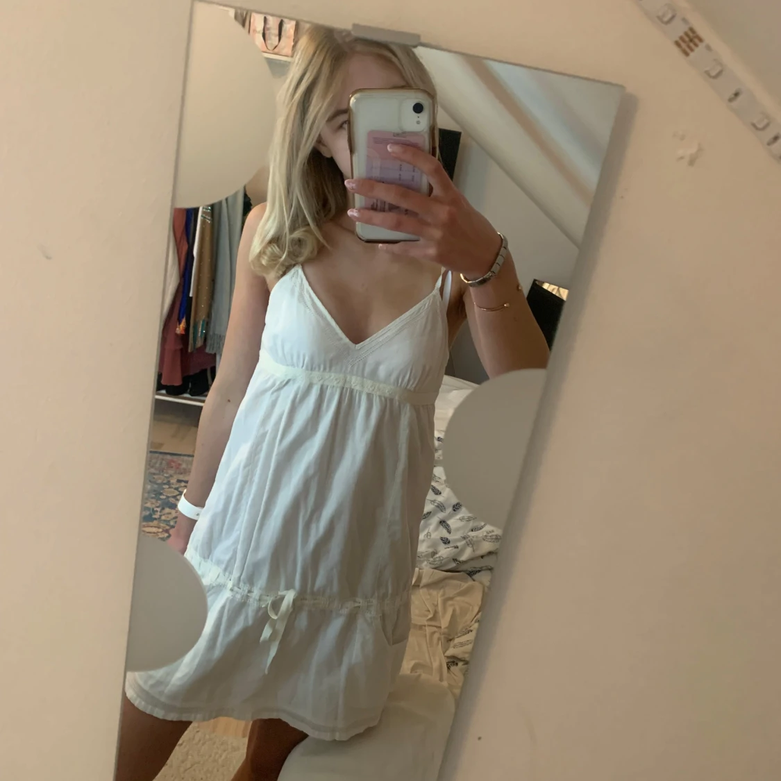 Vit sommarklänning från GUESS - 1