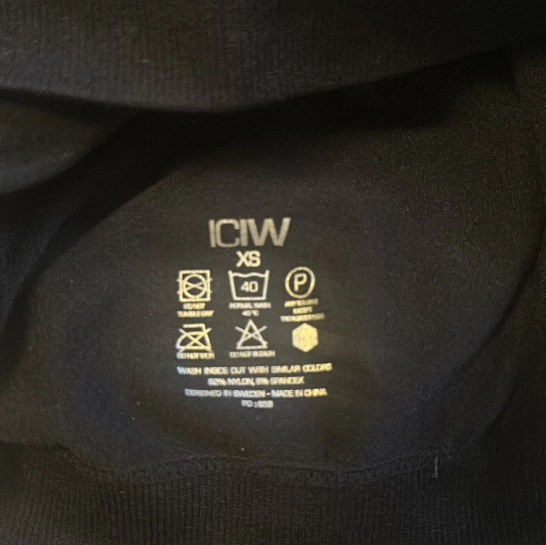 Svart croppad långärmad träningströja från ICANIWILL - 3