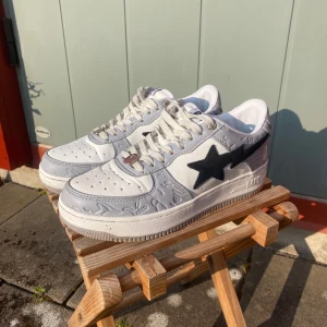 BAPE STA sneakers - Köpte de nypris för 3499kr, säljer de för 1299kr. Priset kan diskuteras. Ingen låda. Pris kan diskuteras