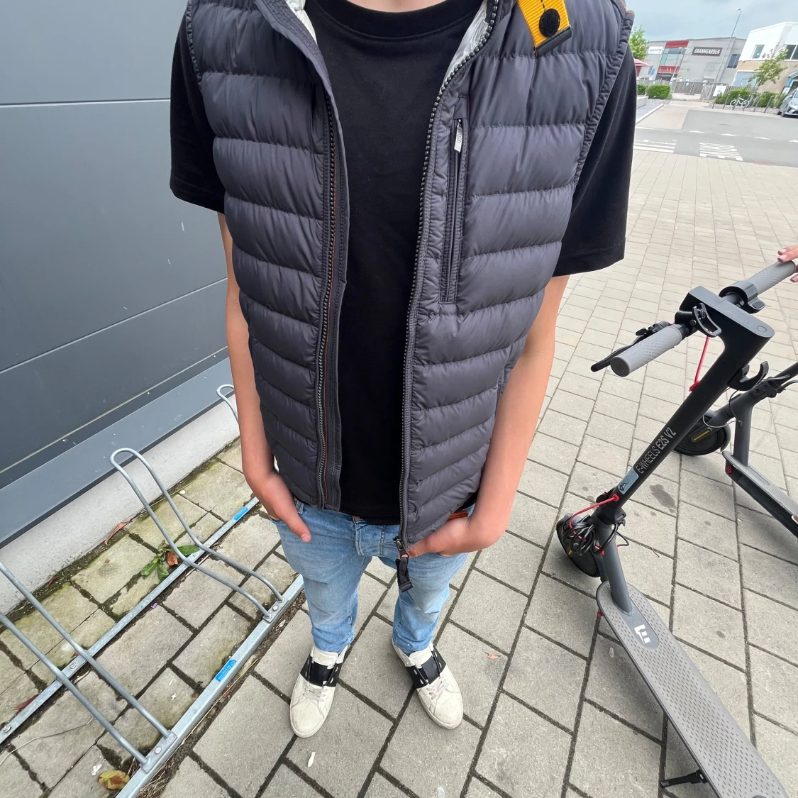 Svart dunväst från parajumper