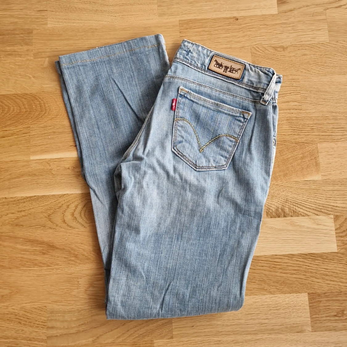 Levis 570 Straight Fit ljusblå jeans