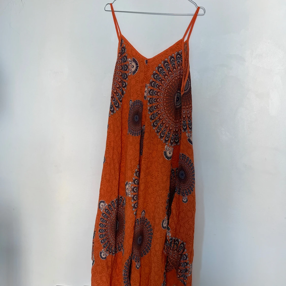 Orange långklänning/strandklänning med mönster