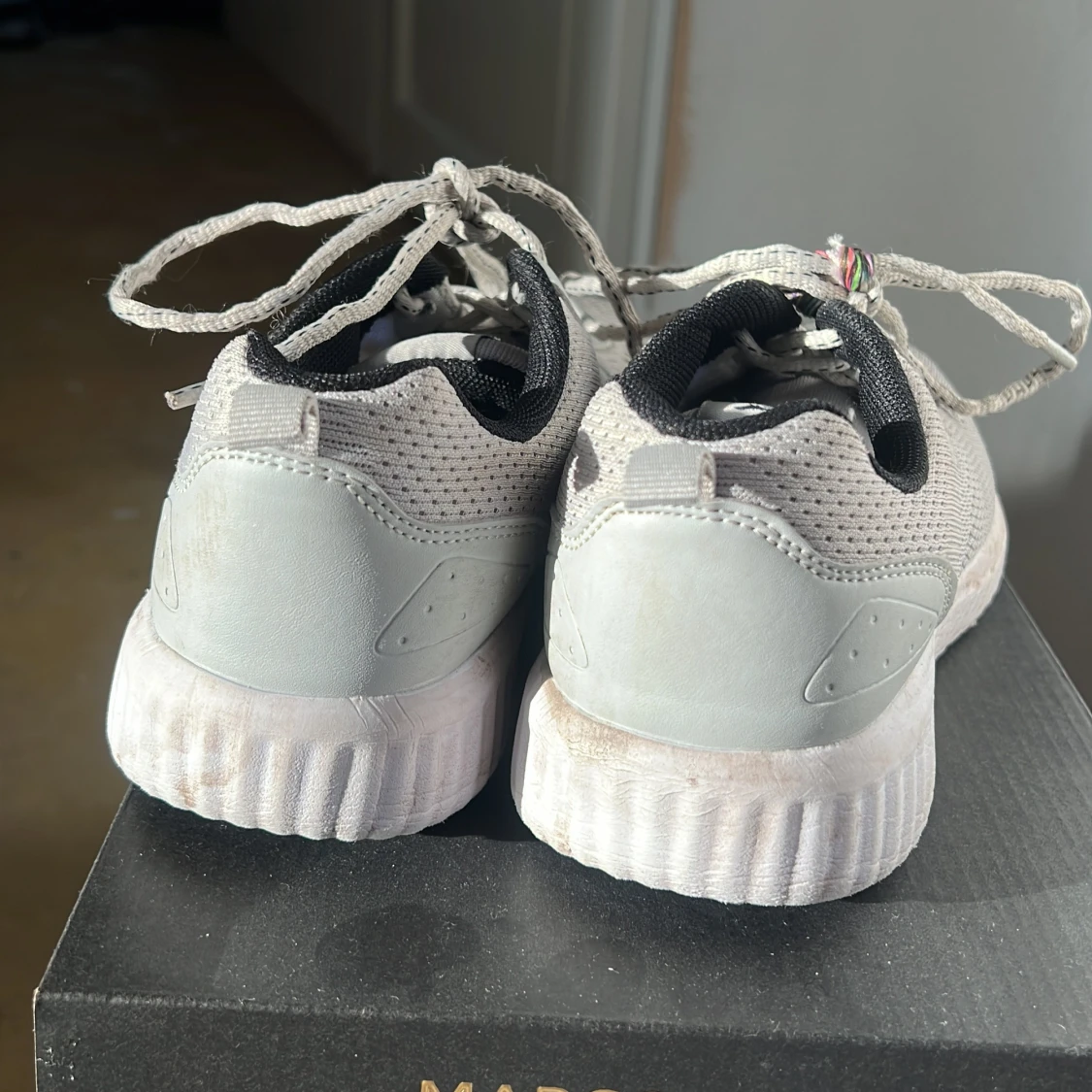 Ljus gråa idrottsskor från Polecat - 2