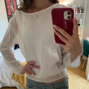 Vit blus - Supersöt vit blus i jätte bra skick!💕