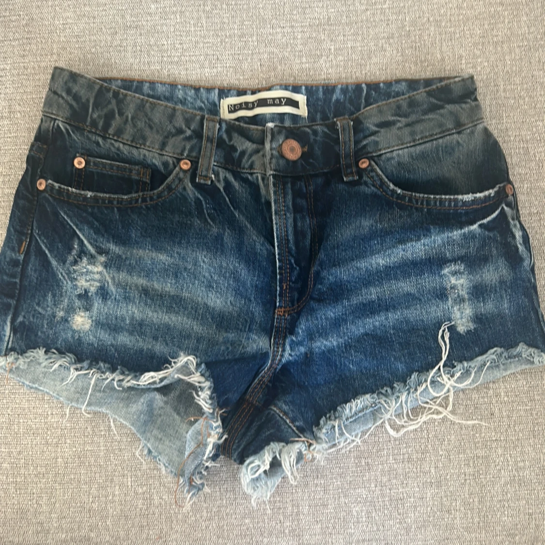 Blå jeansshorts från Noisy May