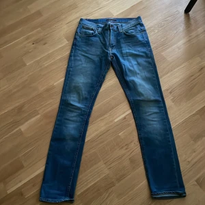 Nudie Jeans - Säljer Nudie Jeans storlek: W31 L34 nytt skick modell och allt finns på bild 3