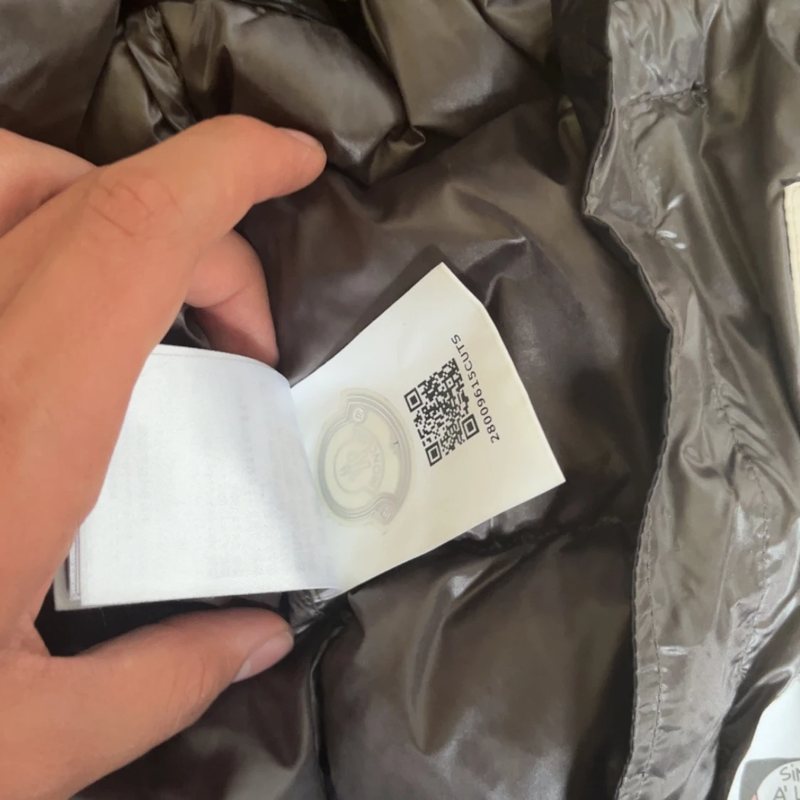 Svart dunväst från Moncler med huva - 3